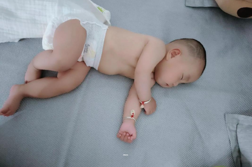 毕节宝宝总是摇头怎么回事